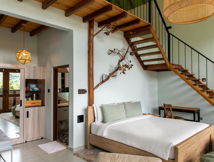 Executive Villa with Mountain View