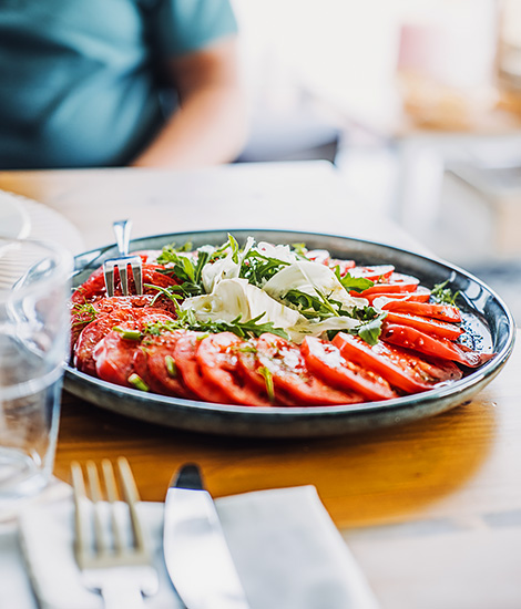 Farm-to-Table Organic Dining
