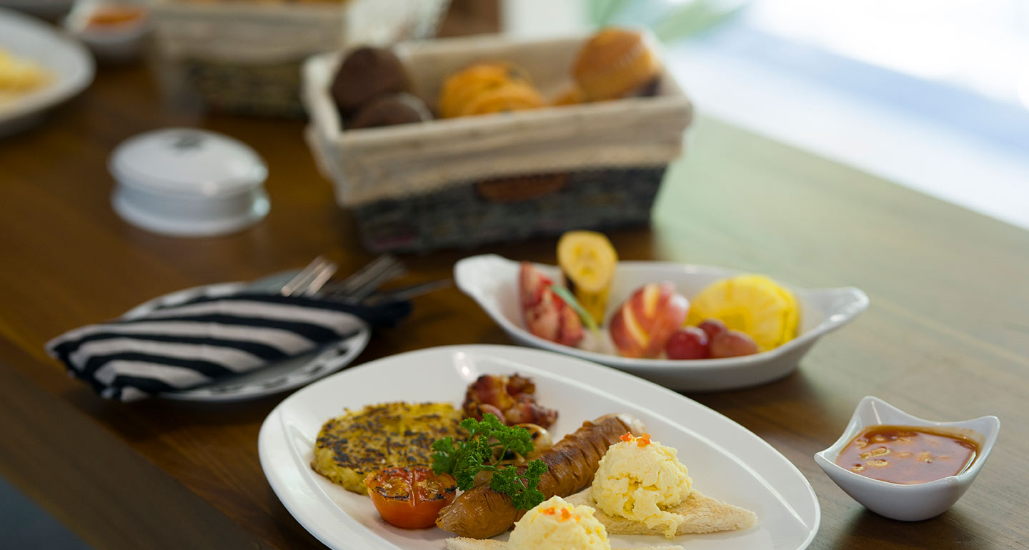 Floating Breakfasts & Poolside Dining